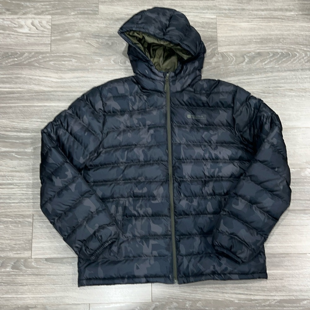 Mountain warehouse camo puffer. Size XL. NWOT